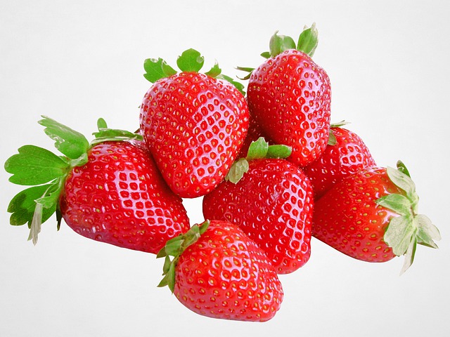 How to Grow Strawberries using Hydroponics How to Grow Strawberries using Hydroponics
